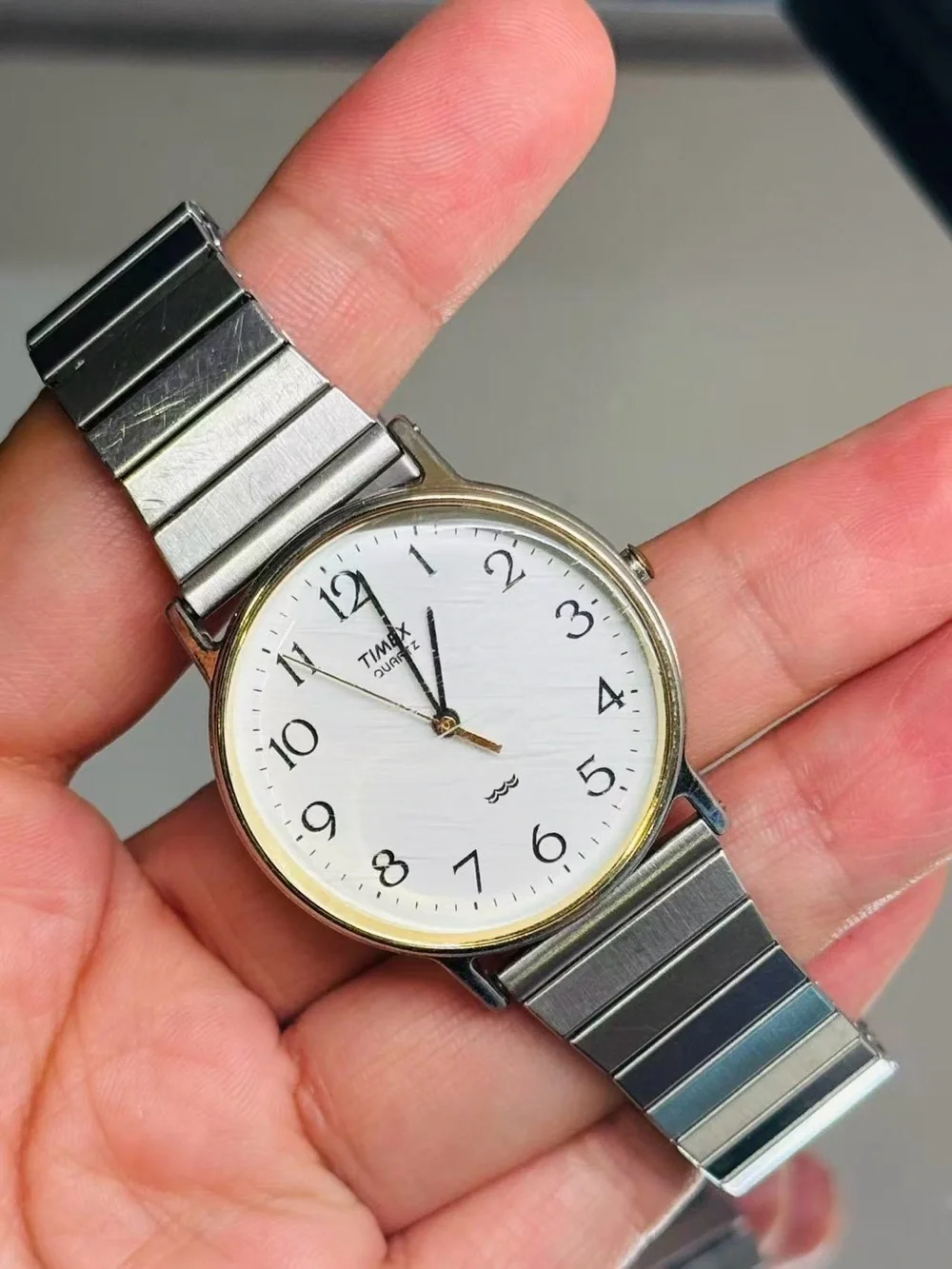 Vintage Timex Men’s Gold Tone Watch 32mm Stretch Bracelet New Battery Runs